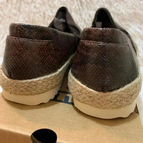 Electric Karma Women's Lola Chocolate Slip-on 9 - Picture 6 of 8